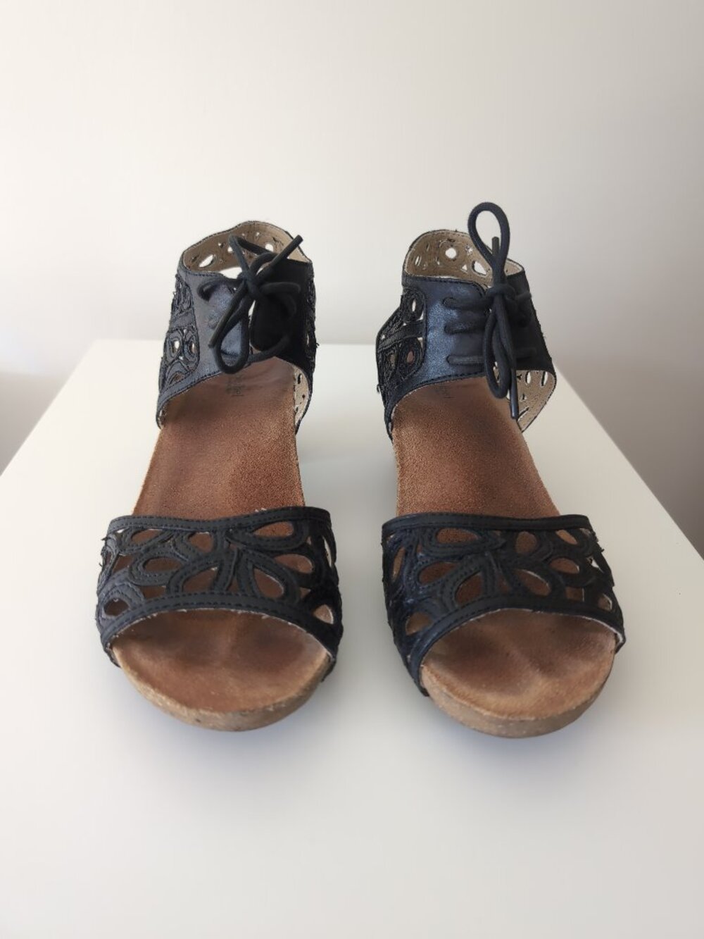 Josef Seibel Ruth Black Leather Cutout Sandals Size 39 - Picture 2 of 11